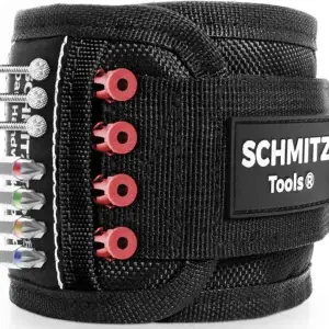 Schwarzes SCHMITZ.Tools Magnetarmband auf weißem Hintergrund, mit Schrauben und Bits als Anwendungsbeispiel.